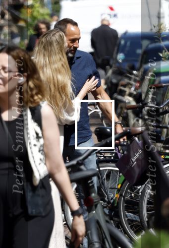 Amsterdam 17 juli 2025
Johnny van t Schip en Danielle  Zwanikken op terras en op straat in het centrum van Amsterdam.