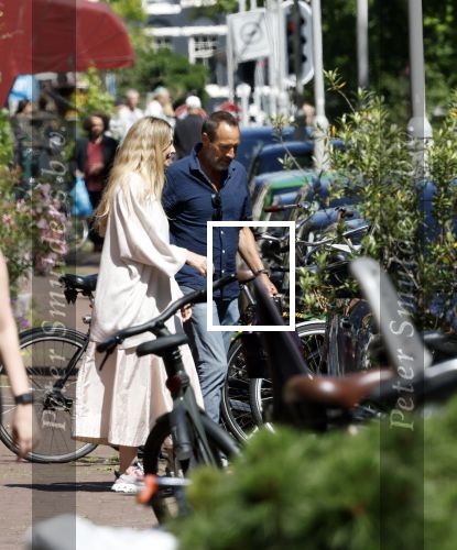 Amsterdam 17 juli 2025
Johnny van t Schip en Danielle  Zwanikken op terras en op straat in het centrum van Amsterdam.