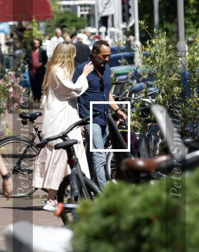 Amsterdam 17 juli 2025
Johnny van t Schip en Danielle  Zwanikken op terras en op straat in het centrum van Amsterdam.
