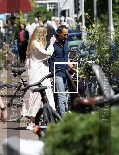 Amsterdam 17 juli 2025
Johnny van t Schip en Danielle  Zwanikken op terras en op straat in het centrum van Amsterdam.