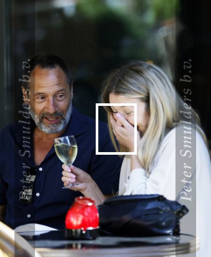 Amsterdam 17 juli 2025
Johnny van t Schip en Danielle  Zwanikken op terras en op straat in het centrum van Amsterdam.