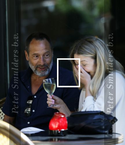 Amsterdam 17 juli 2025
Johnny van t Schip en Danielle  Zwanikken op terras en op straat in het centrum van Amsterdam.