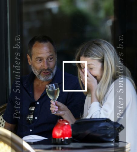 Amsterdam 17 juli 2025
Johnny van t Schip en Danielle  Zwanikken op terras en op straat in het centrum van Amsterdam.