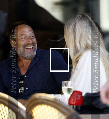 Amsterdam 17 juli 2025
Johnny van t Schip en Danielle  Zwanikken op terras en op straat in het centrum van Amsterdam.