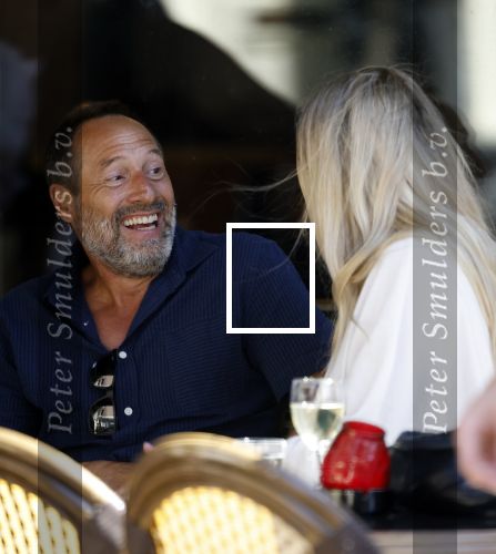 Amsterdam 17 juli 2025
Johnny van t Schip en Danielle  Zwanikken op terras en op straat in het centrum van Amsterdam.