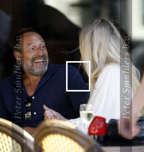 Amsterdam 17 juli 2025
Johnny van t Schip en Danielle  Zwanikken op terras en op straat in het centrum van Amsterdam.