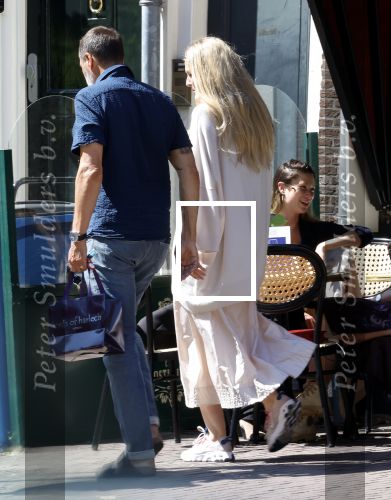 Amsterdam 17 juli 2025
Johnny van t Schip en Danielle  Zwanikken op terras en op straat in het centrum van Amsterdam.