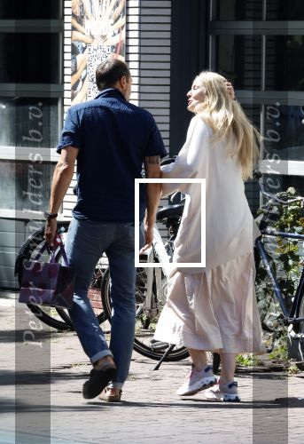 Amsterdam 17 juli 2025
Johnny van t Schip en Danielle  Zwanikken op terras en op straat in het centrum van Amsterdam.
