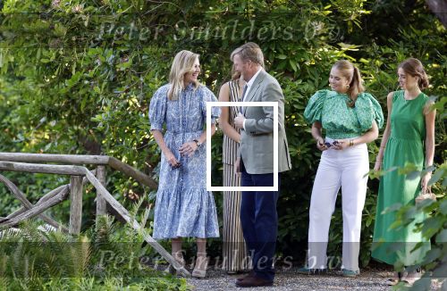 Den Haag 30 juni 2025
Jaarlijkse fotouurtje op huis ten Bosch met aanwezig Koning Willem Alexander Koningin Maxima Prinses Amalia Prinses Alexia Prinses Ariane en hondje Mambo.