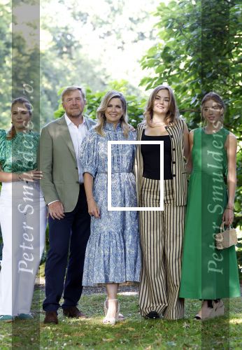 Den Haag 30 juni 2025
Jaarlijkse fotouurtje op huis ten Bosch met aanwezig Koning Willem Alexander Koningin Maxima Prinses Amalia Prinses Alexia Prinses Ariane en hondje Mambo.
