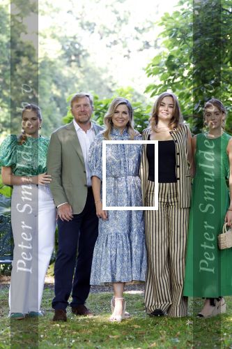 Den Haag 30 juni 2025
Jaarlijkse fotouurtje op huis ten Bosch met aanwezig Koning Willem Alexander Koningin Maxima Prinses Amalia Prinses Alexia Prinses Ariane en hondje Mambo.