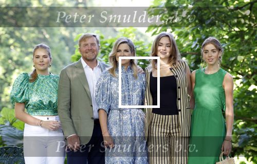 Den Haag 30 juni 2025
Jaarlijkse fotouurtje op huis ten Bosch met aanwezig Koning Willem Alexander Koningin Maxima Prinses Amalia Prinses Alexia Prinses Ariane en hondje Mambo.