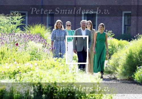 Den Haag 30 juni 2025
Jaarlijkse fotouurtje op huis ten Bosch met aanwezig Koning Willem Alexander Koningin Maxima Prinses Amalia Prinses Alexia Prinses Ariane en hondje Mambo.