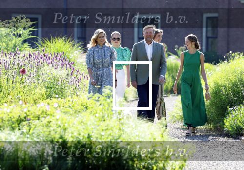 Den Haag 30 juni 2025
Jaarlijkse fotouurtje op huis ten Bosch met aanwezig Koning Willem Alexander Koningin Maxima Prinses Amalia Prinses Alexia Prinses Ariane en hondje Mambo.