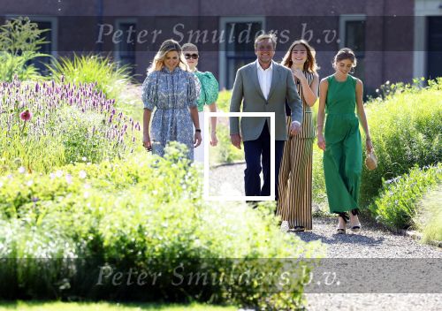 Den Haag 30 juni 2025
Jaarlijkse fotouurtje op huis ten Bosch met aanwezig Koning Willem Alexander Koningin Maxima Prinses Amalia Prinses Alexia Prinses Ariane en hondje Mambo.