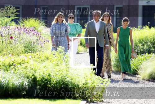 Den Haag 30 juni 2025
Jaarlijkse fotouurtje op huis ten Bosch met aanwezig Koning Willem Alexander Koningin Maxima Prinses Amalia Prinses Alexia Prinses Ariane en hondje Mambo.