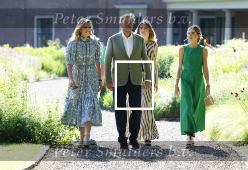 Den Haag 30 juni 2025
Jaarlijkse fotouurtje op huis ten Bosch met aanwezig Koning Willem Alexander Koningin Maxima Prinses Amalia Prinses Alexia Prinses Ariane en hondje Mambo.