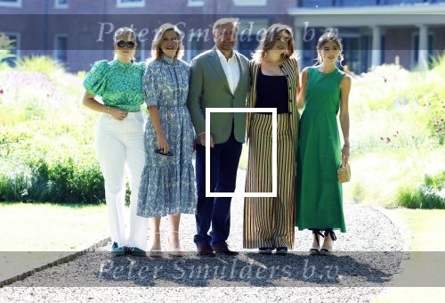Den Haag 30 juni 2025
Jaarlijkse fotouurtje op huis ten Bosch met aanwezig Koning Willem Alexander Koningin Maxima Prinses Amalia Prinses Alexia Prinses Ariane en hondje Mambo.