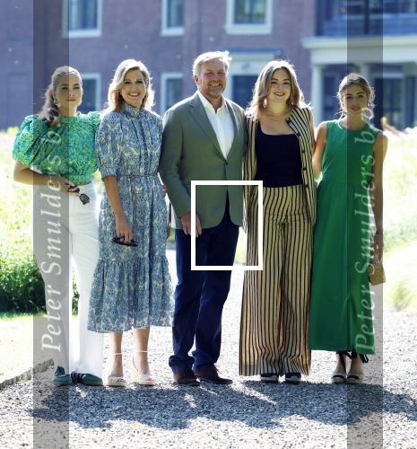 Den Haag 30 juni 2025
Jaarlijkse fotouurtje op huis ten Bosch met aanwezig Koning Willem Alexander Koningin Maxima Prinses Amalia Prinses Alexia Prinses Ariane en hondje Mambo.