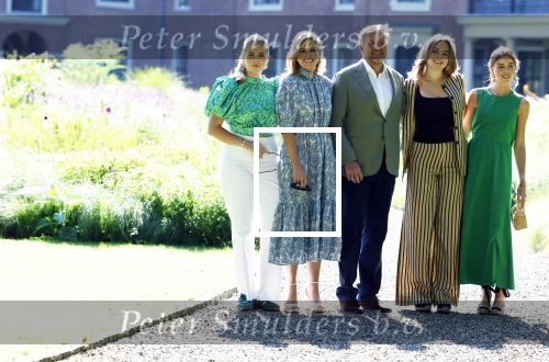 Den Haag 30 juni 2025
Jaarlijkse fotouurtje op huis ten Bosch met aanwezig Koning Willem Alexander Koningin Maxima Prinses Amalia Prinses Alexia Prinses Ariane en hondje Mambo.