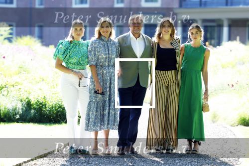 Den Haag 30 juni 2025
Jaarlijkse fotouurtje op huis ten Bosch met aanwezig Koning Willem Alexander Koningin Maxima Prinses Amalia Prinses Alexia Prinses Ariane en hondje Mambo.
