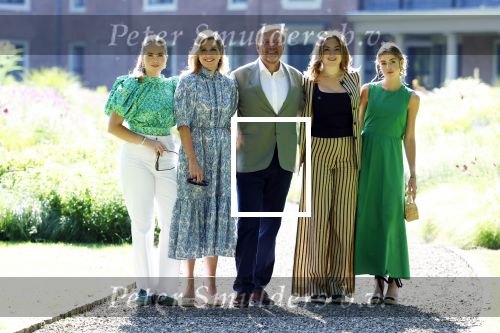 Den Haag 30 juni 2025
Jaarlijkse fotouurtje op huis ten Bosch met aanwezig Koning Willem Alexander Koningin Maxima Prinses Amalia Prinses Alexia Prinses Ariane en hondje Mambo.