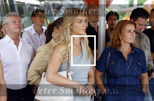 Amsterdam 13 juli 2025
Presentatie boek Dave Roelvink bij restaurant de Bosbaan . Aanwezig oa zijn vriendin Marijn Kuipers vader Dries Roelvink Honoria Roelvink Donny Roelvink en zijn moeder Lucienne Kenter.