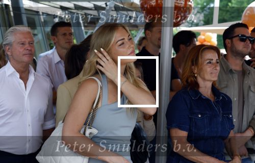 Amsterdam 13 juli 2025
Presentatie boek Dave Roelvink bij restaurant de Bosbaan . Aanwezig oa zijn vriendin Marijn Kuipers vader Dries Roelvink Honoria Roelvink Donny Roelvink en zijn moeder Lucienne Kenter.