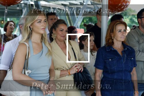 Amsterdam 13 juli 2025
Presentatie boek Dave Roelvink bij restaurant de Bosbaan . Aanwezig oa zijn vriendin Marijn Kuipers vader Dries Roelvink Honoria Roelvink Donny Roelvink en zijn moeder Lucienne Kenter.