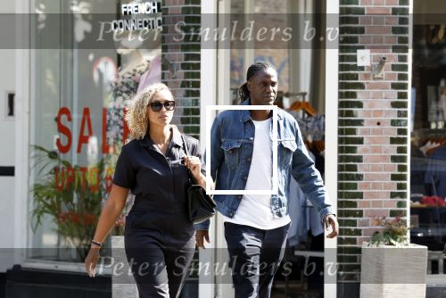 Amsterdam 15 juli 2025
Mario Melchiot met partner op de cornelis schuytstraat.