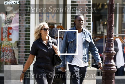Amsterdam 15 juli 2025
Mario Melchiot met partner op de cornelis schuytstraat.