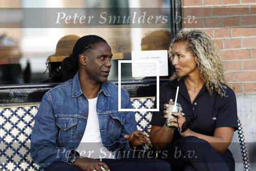 Amsterdam 15 juli 2025
Mario Melchiot met partner op de cornelis schuytstraat.