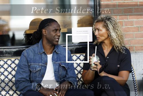 Amsterdam 15 juli 2025
Mario Melchiot met partner op de cornelis schuytstraat.