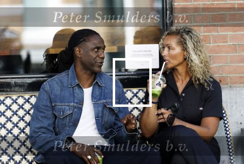 Amsterdam 15 juli 2025
Mario Melchiot met partner op de cornelis schuytstraat.