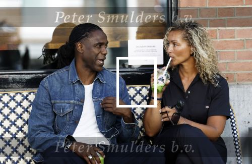 Amsterdam 15 juli 2025
Mario Melchiot met partner op de cornelis schuytstraat.