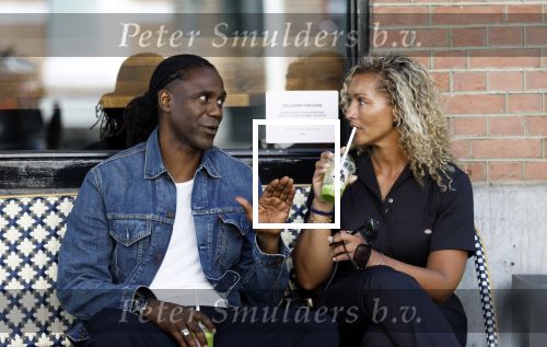 Amsterdam 15 juli 2025
Mario Melchiot met partner op de cornelis schuytstraat.
