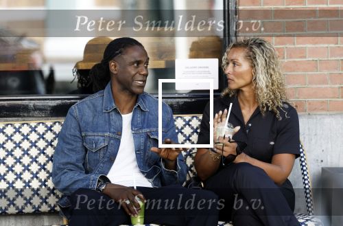 Amsterdam 15 juli 2025
Mario Melchiot met partner op de cornelis schuytstraat.