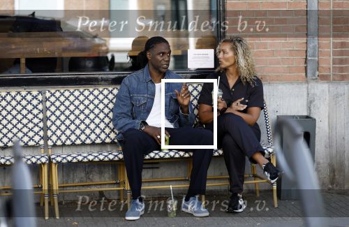 Amsterdam 15 juli 2025
Mario Melchiot met partner op de cornelis schuytstraat.
