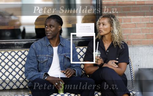 Amsterdam 15 juli 2025
Mario Melchiot met partner op de cornelis schuytstraat.