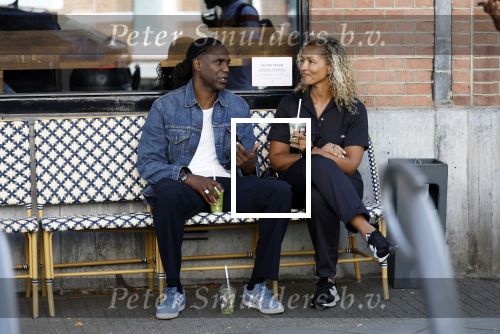Amsterdam 15 juli 2025
Mario Melchiot met partner op de cornelis schuytstraat.