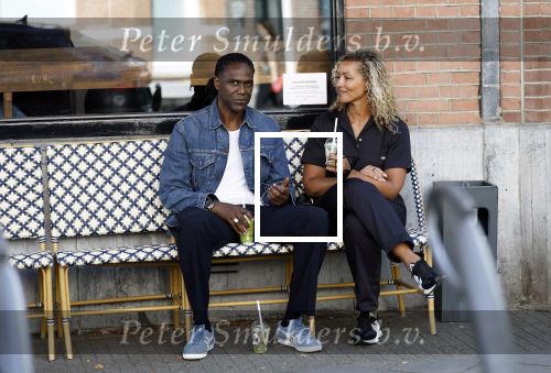Amsterdam 15 juli 2025
Mario Melchiot met partner op de cornelis schuytstraat.