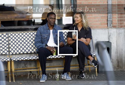 Amsterdam 15 juli 2025
Mario Melchiot met partner op de cornelis schuytstraat.