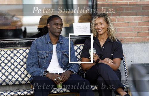 Amsterdam 15 juli 2025
Mario Melchiot met partner op de cornelis schuytstraat.