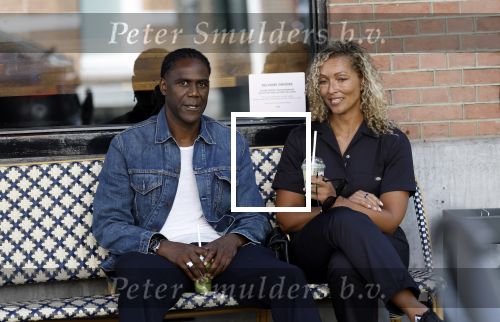 Amsterdam 15 juli 2025
Mario Melchiot met partner op de cornelis schuytstraat.