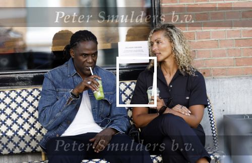 Amsterdam 15 juli 2025
Mario Melchiot met partner op de cornelis schuytstraat.
