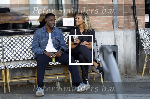 Amsterdam 15 juli 2025
Mario Melchiot met partner op de cornelis schuytstraat.