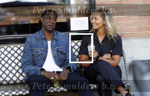 Amsterdam 15 juli 2025
Mario Melchiot met partner op de cornelis schuytstraat.