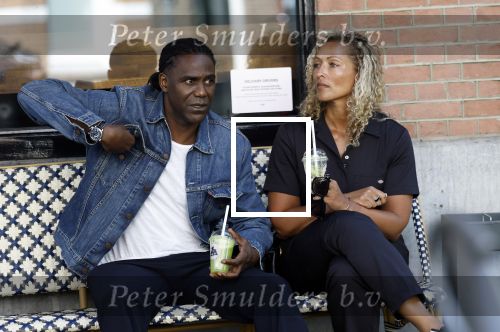 Amsterdam 15 juli 2025
Mario Melchiot met partner op de cornelis schuytstraat.