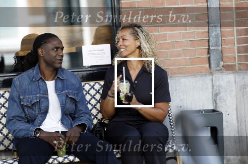 Amsterdam 15 juli 2025
Mario Melchiot met partner op de cornelis schuytstraat.
