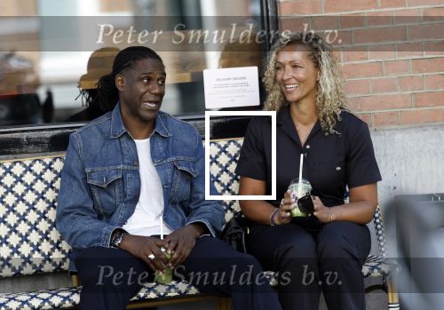 Amsterdam 15 juli 2025
Mario Melchiot met partner op de cornelis schuytstraat.